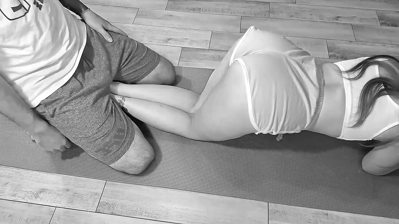 Passionate wife with a big ass likes to wriggle on a member