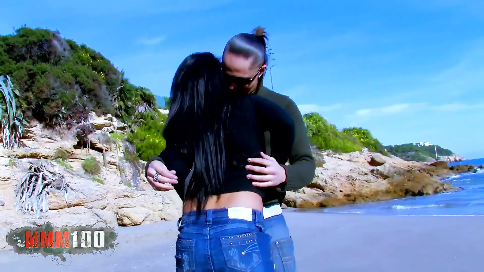 Sex Threesome On A Beach With Yesenia Rock And Jessica Bitch Spanish