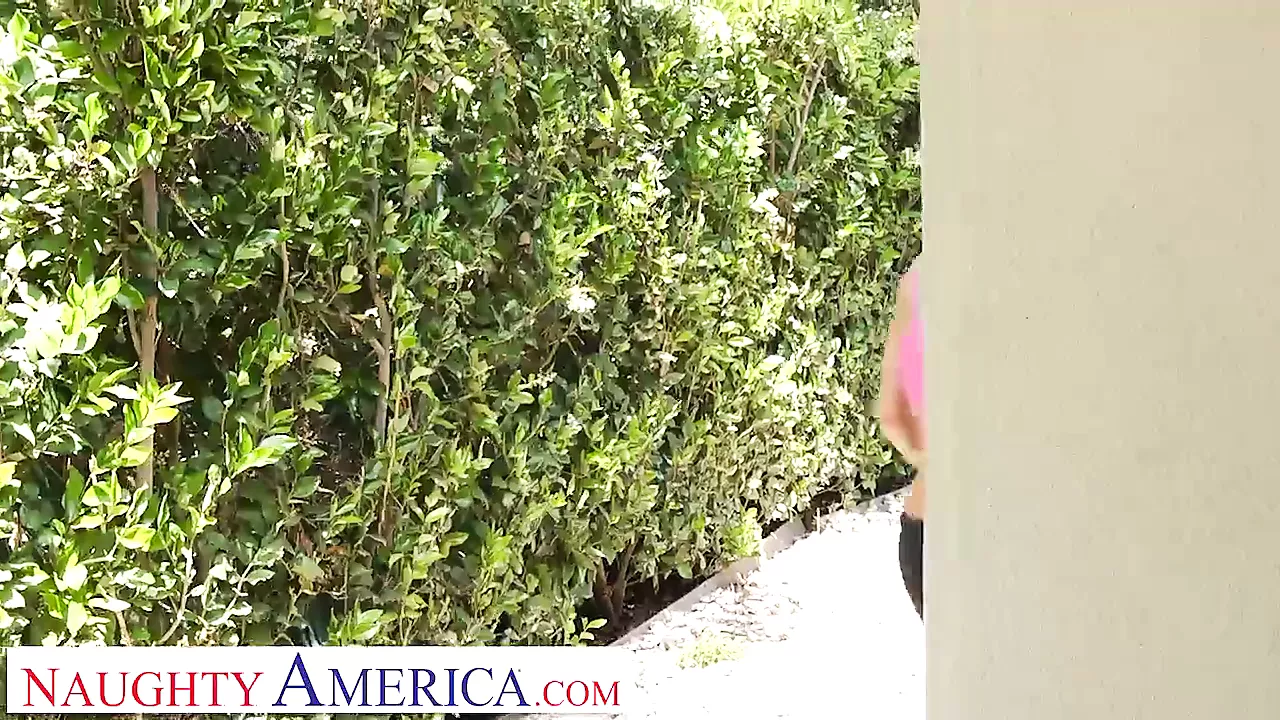 Naughty America Jenni Lee Brings Home Stranger To Fuck After Big Cock