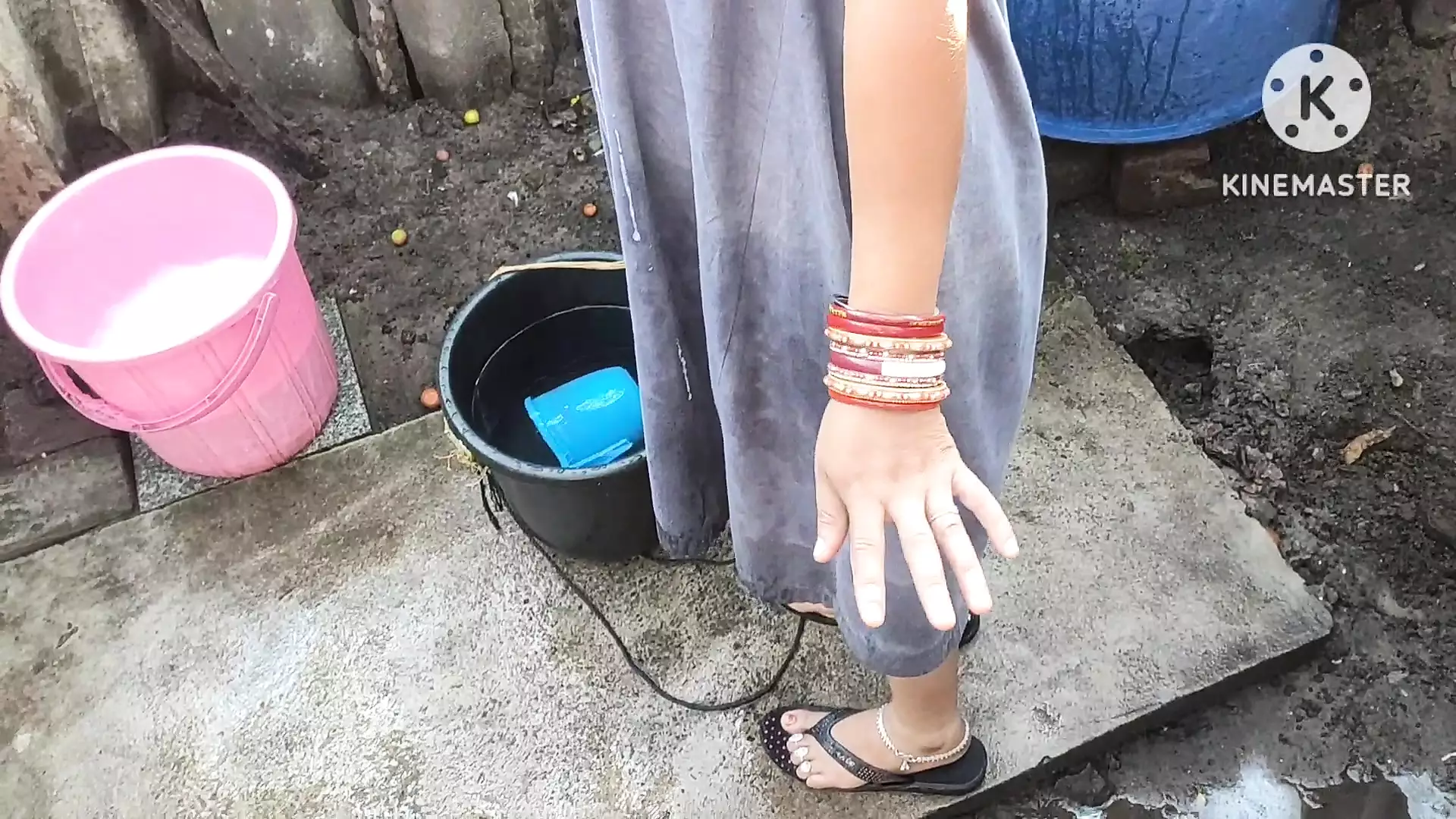 Indian Bathing Outside With Hot Boobs Lactating Porn Feat Anita Yadav