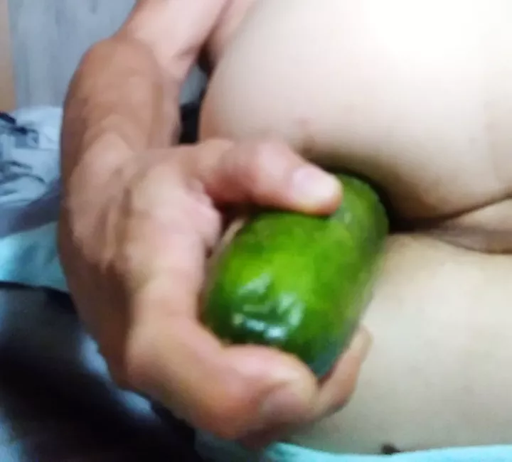 Jeu anal avec un concombre énorme xHamster