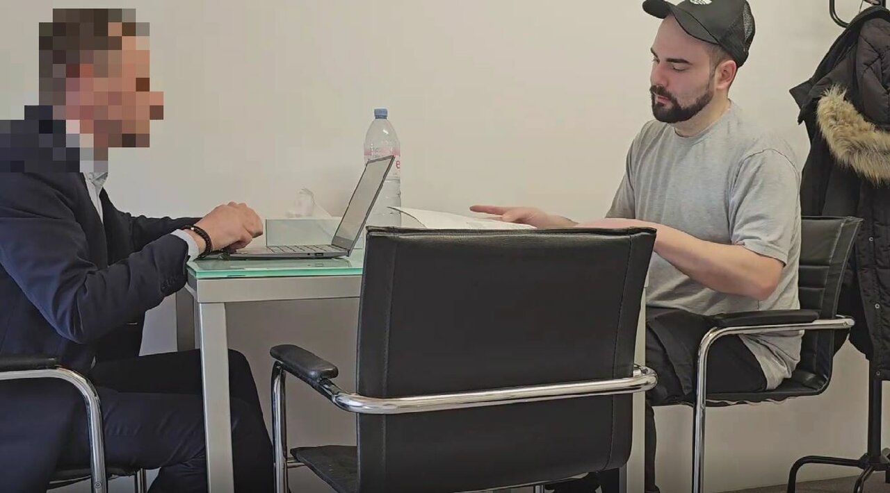 Straight Insurance Broker Convinced Gay Amateur Porn Feat Raunchy