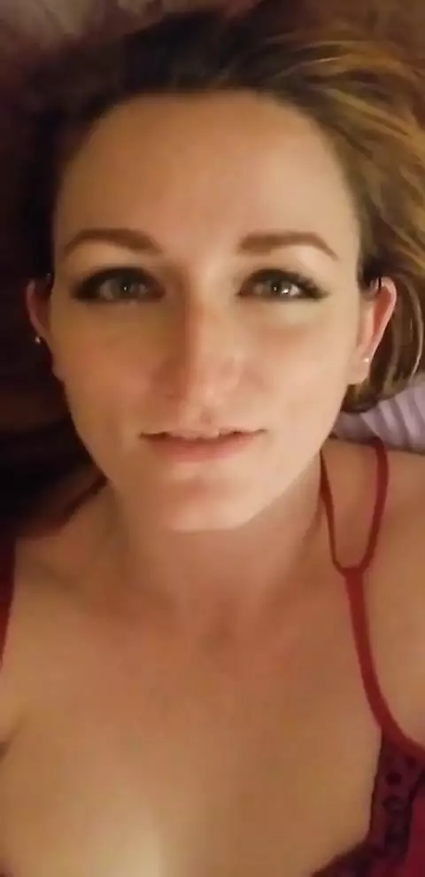 Milf Moglie Troia Rossa Gioca Con Il Vibratore XHamster