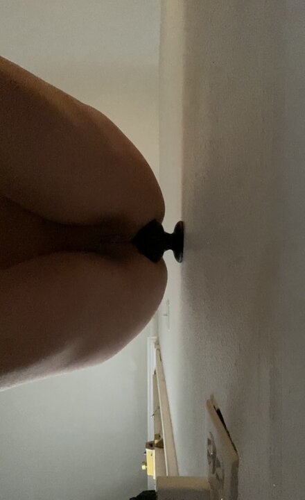 Tentando Levar Um Plug Anal Enorme XHamster