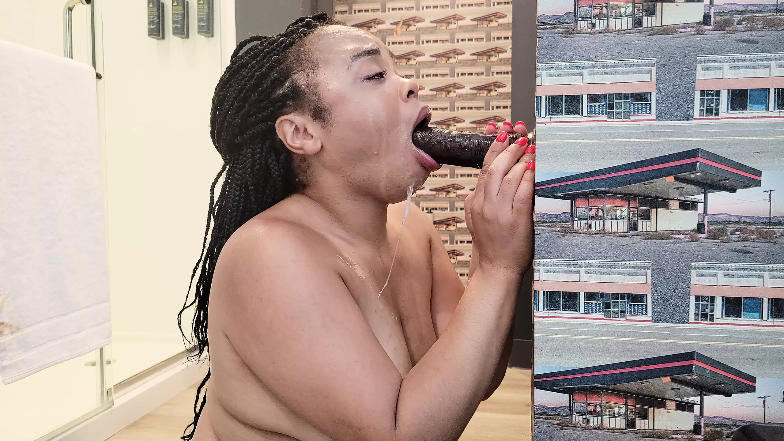 MILF bückt sich für back shots mit dildo xHamster
