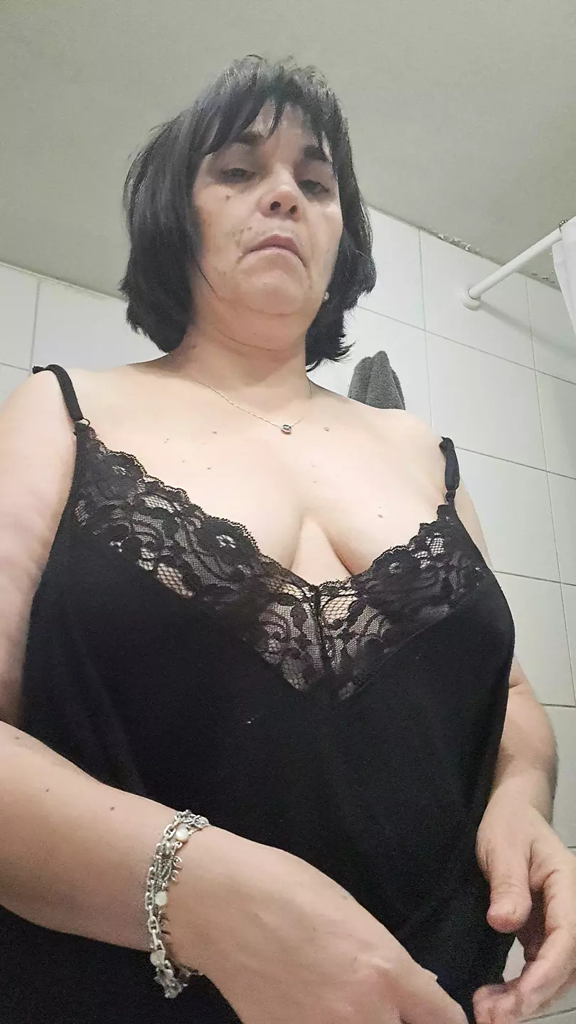 Brushing Teeth And Wet Tits Of Mature MILF Hairy Porn Feat Monse