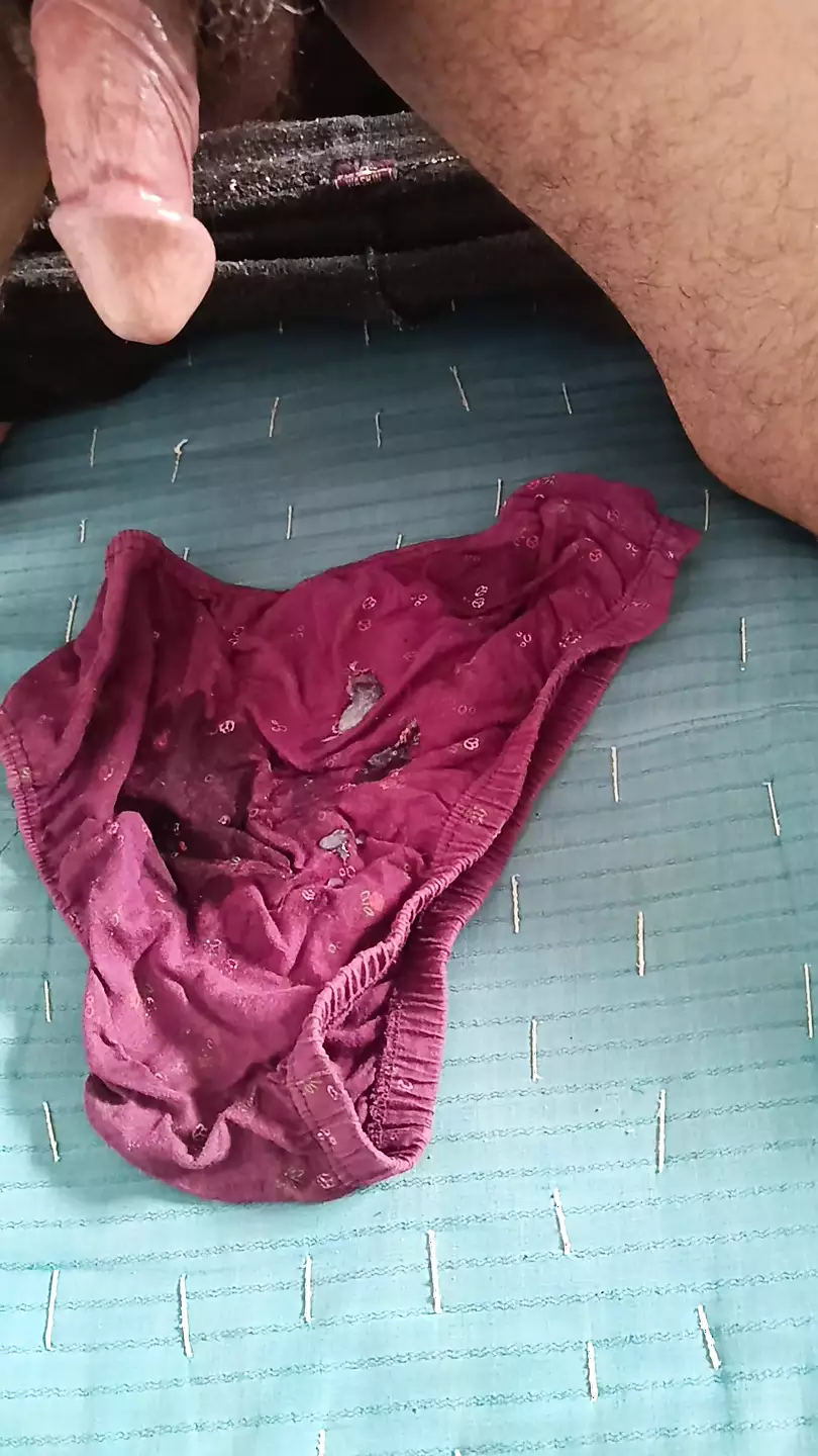 Un gay indien joue avec sa bite dans une vidéo xHamster