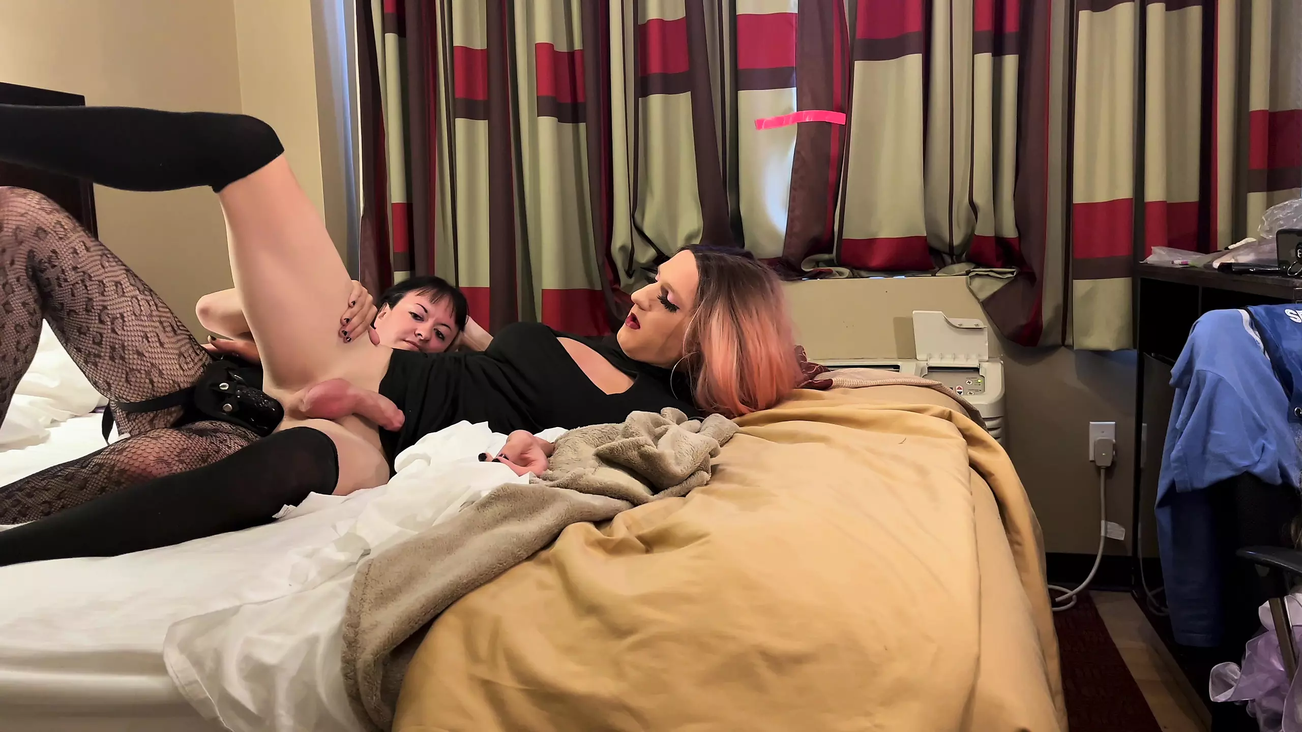 Hot Crossdressing Babe Pegged With Huge Strapon Shemale Porn Feat