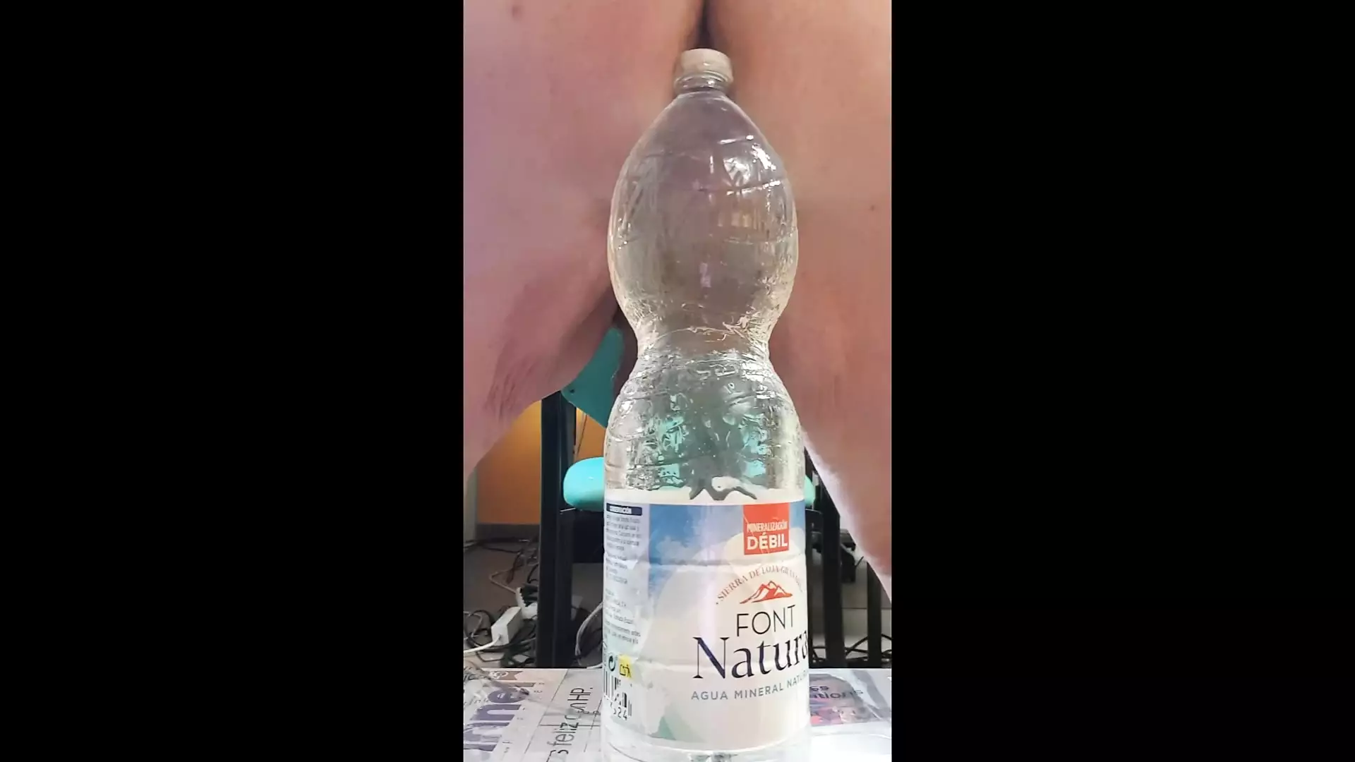Garrafa lâmpada de mm em uma inserção anal completa da lâmpada e