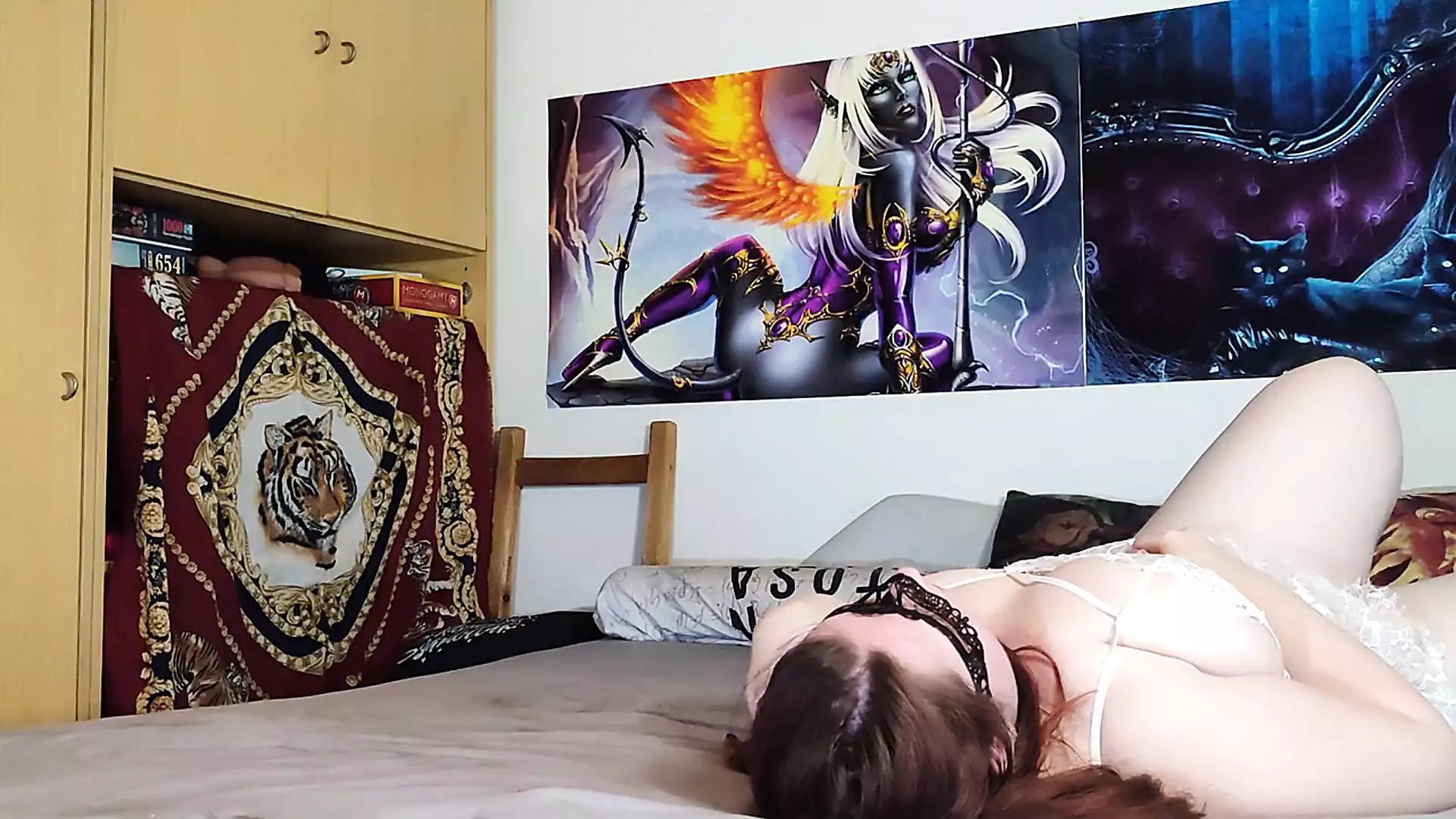 丰满的 bbw 继女被她的继父和他的朋友狠操和深喉 xHamster