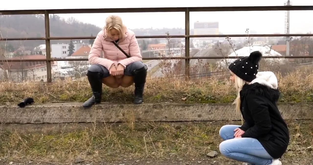 Free Girls Peeing Outside Porn Videos XHamster