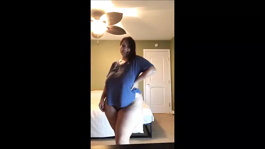 BBW Mal Malloy Bathing Herself American Big Ass Big Tits Porn XHamster