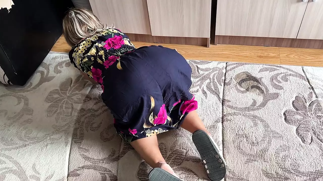 A Woman With A Big And Hot Ass Got On Her Knees So That A Dick Would Be