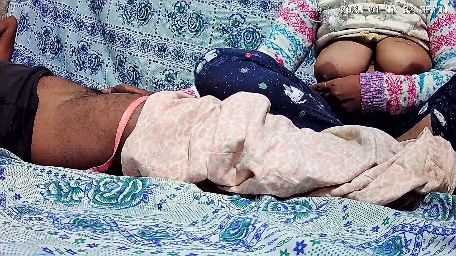 Indischer junge mit großem schwanz und mädchen genießen sex im