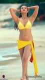 Alia Bhatt bikini (slow motion) snapshot 3