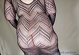 Menina curvilínea mostrando peitos pequenos, buceta peluda e bunda grande em seu vestido transparente snapshot 5