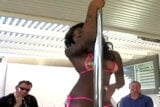 Stripper negra se folla a todos en fiesta privada snapshot 4