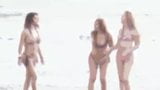 Ледибой с большой попкой на пляже snapshot 7