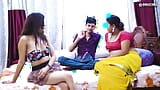 Desi indische stiefmutter lehrt, wie man mit stiefsohn und stieftochter fickt teil 2 (Schritt-familie-dreier) snapshot 6
