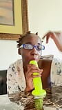 Nerdy Ebony geniet van zuigen! snapshot 8