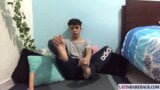 Latino twink puxando e fazendo anal em vídeo solo snapshot 3