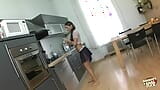 Comer coño y culo en la cocina termina con la morena follada snapshot 1