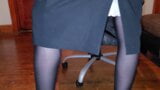 Rok kantor hitam dan setengah slip halus snapshot 4