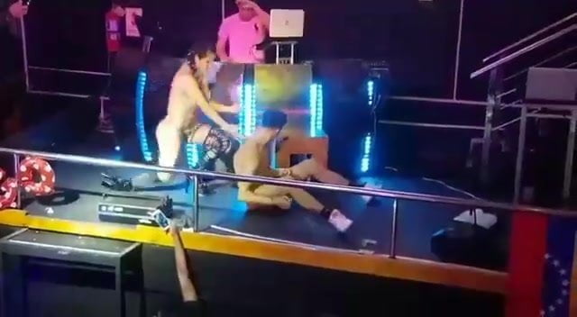 Maribel Rabanal muestra las tetotas en show caliente
