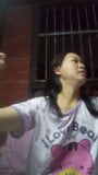 Menina chinesa sozinha em casa 70 snapshot 1