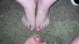 Very nice feet cumshot on BBW Latina sexy toes snapshot 5