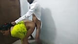 देसी इंडियन कॉलेज की मोटी सीनियर लड़की को दुबले से जूनियर लड़के ने गोदी में उठा के चोदा snapshot 14