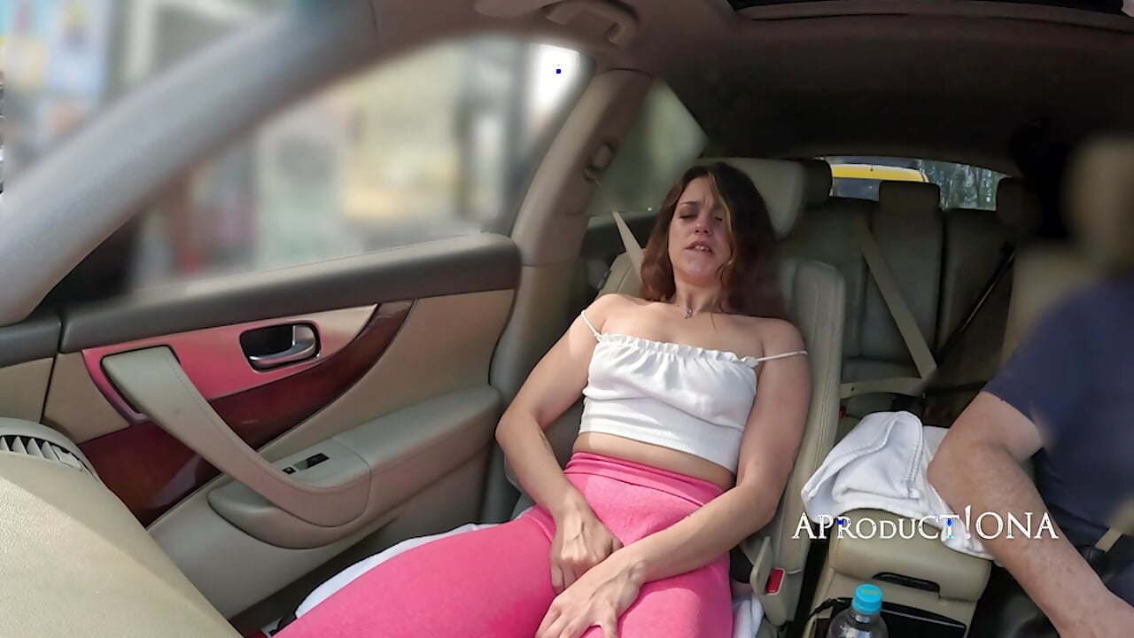 Power Squirt and Mouth Piss on a City Drive