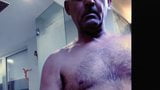 Cubaanse papa aan het douchen snapshot 8