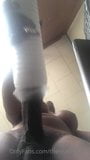 Tranny kote hitam besar yang digantung mengongkek fleshlight & pancutan mani snapshot 8