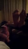 Girl woch muvie i jerk on her soles snapshot 6