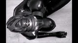 Rubber BI Boy Breathcontrol - M fetish videografie snapshot 2