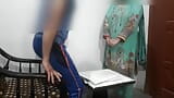 Hot and desi Employe ko boss ne promotion ka bhanay choda - Indian desi Employe and office boss sex video snapshot 4