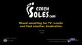 Mixed-Wrestling für TV-Fernbedienung und Fuß ersticken-Dominanz snapshot 1