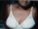 Senhora do Sri Lanka mostrando para web cam 2 snapshot 2
