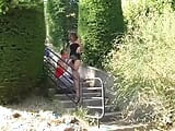 Een jong brunette meisje uit Frankrijk geniet van een harde neukpartij buitenshuis snapshot 2