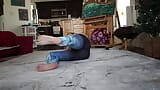 Aurora Willows dans les coulisses du cours de pantalon de yoga snapshot 7