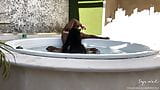 Novia de GRAN CULO es follada por una gran bbc en un jacuzzi al aire libre -amateur couple- Nysdel snapshot 4