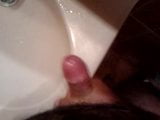 Paja y corrida sobre el lavabo. Jerk and cum on sink snapshot 7