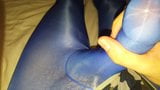 Pancut dalam seluar ketat biru dan cammo body pantyhose nilon snapshot 9