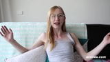 Стройная тинка играет с ее волосатой мохнаткой в ​​любительском видео snapshot 6
