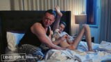 Tatăl vitreg îl ajută pe fiul vitreg să ejaculeze după ce este pus la pat de un accident snapshot 14