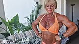 Milf musculosa con grandes tetas de silicona snapshot 1