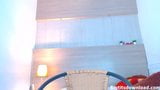 Blondine mit gigantischen Titten strippt vor der Webcam snapshot 7