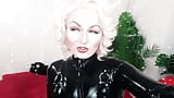 Taquinage en latex et pvc, trou du cul, séduction et facesitting par Arya Grander (vidéo femdom en POV) snapshot 1