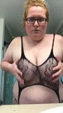 Rothaarige BBW strippt snapshot 7